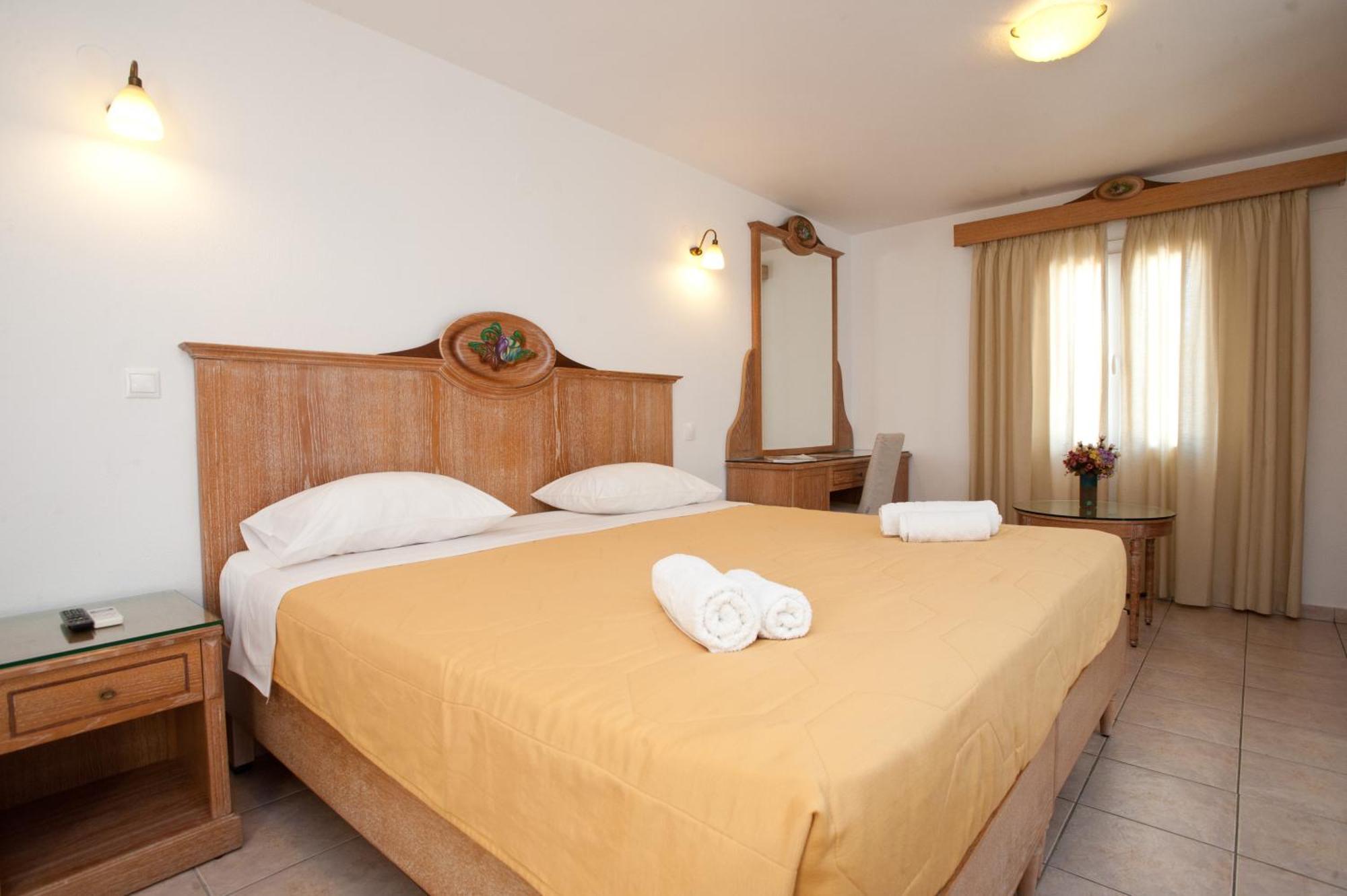 Gelos House 2* Орнос